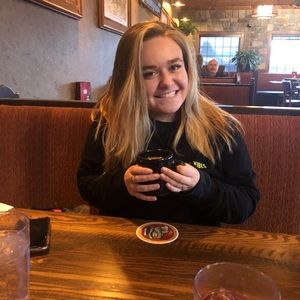 Meet your Posher, Iz